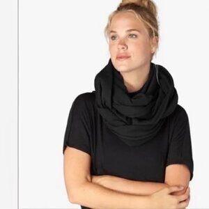 Beyond Yoga Black Hidden Pocket Infinity Scarf